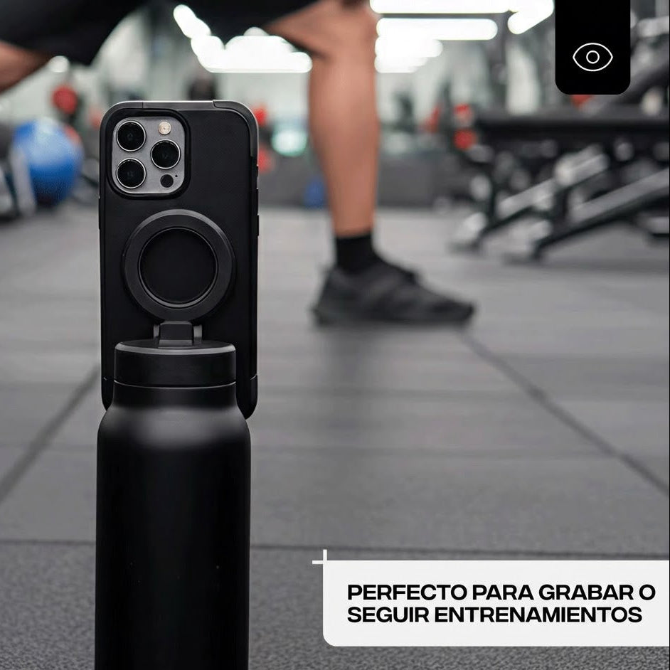 Mujer grabando entrenamiento en gym con botella térmica Cuddo Pro soporte móvil sin trípode